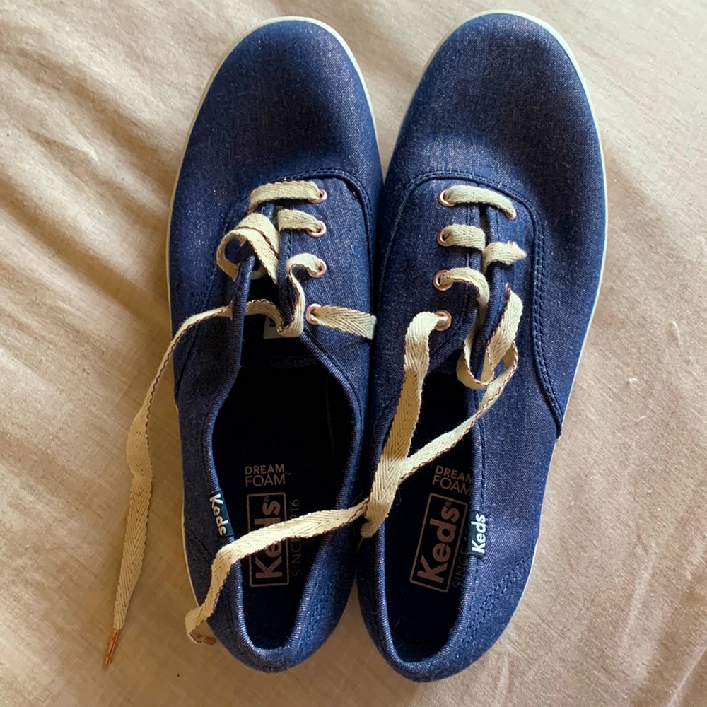 Brand new size 7.5 denim sparkly Keds with dream foam!